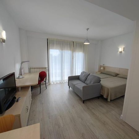 Residencia Universitaria Resa Giner De Los Rios Αλκαλά ντε Ενάρες Εξωτερικό φωτογραφία