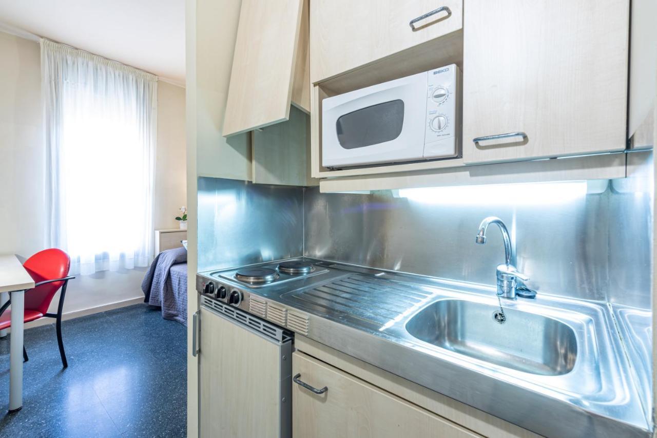 Residencia Universitaria Resa Giner De Los Rios Αλκαλά ντε Ενάρες Εξωτερικό φωτογραφία