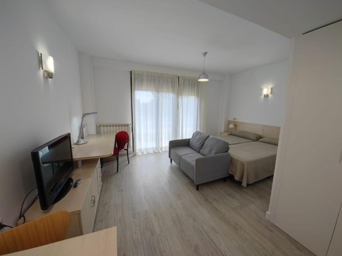 Residencia Universitaria Resa Giner De Los Rios Αλκαλά ντε Ενάρες Εξωτερικό φωτογραφία