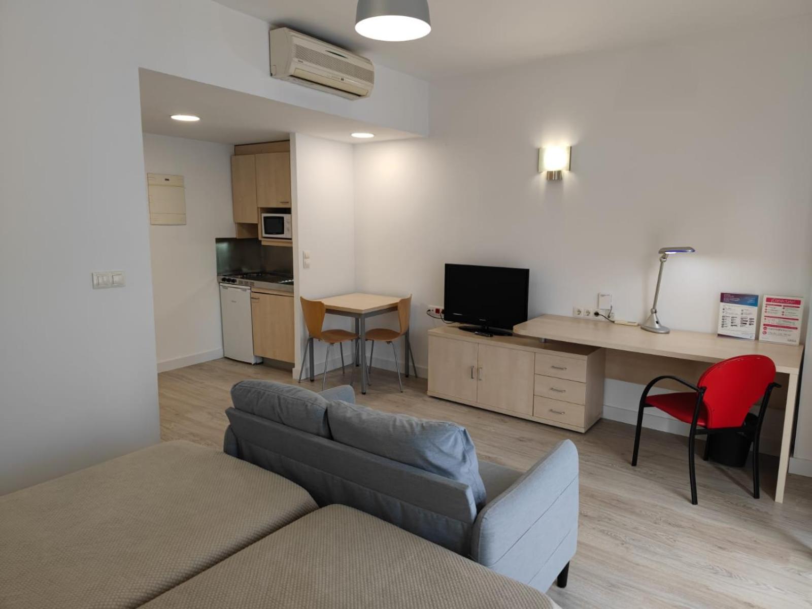 Residencia Universitaria Resa Giner De Los Rios Αλκαλά ντε Ενάρες Εξωτερικό φωτογραφία