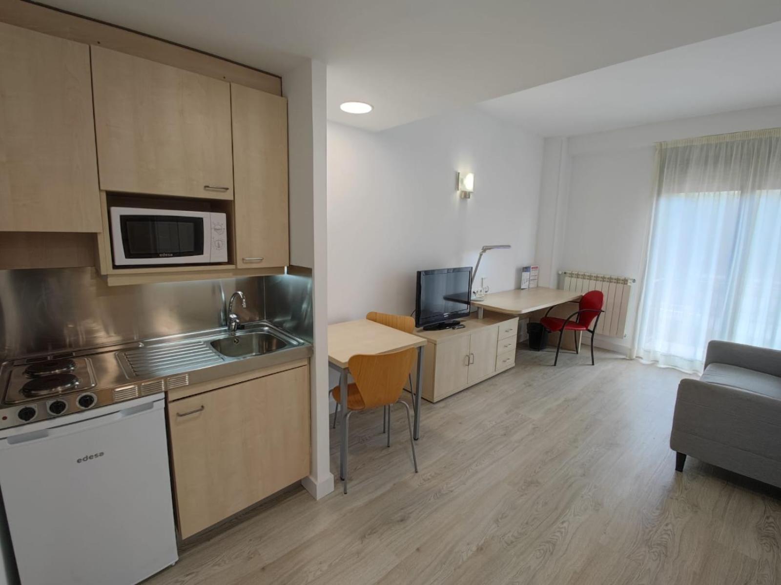 Residencia Universitaria Resa Giner De Los Rios Αλκαλά ντε Ενάρες Εξωτερικό φωτογραφία