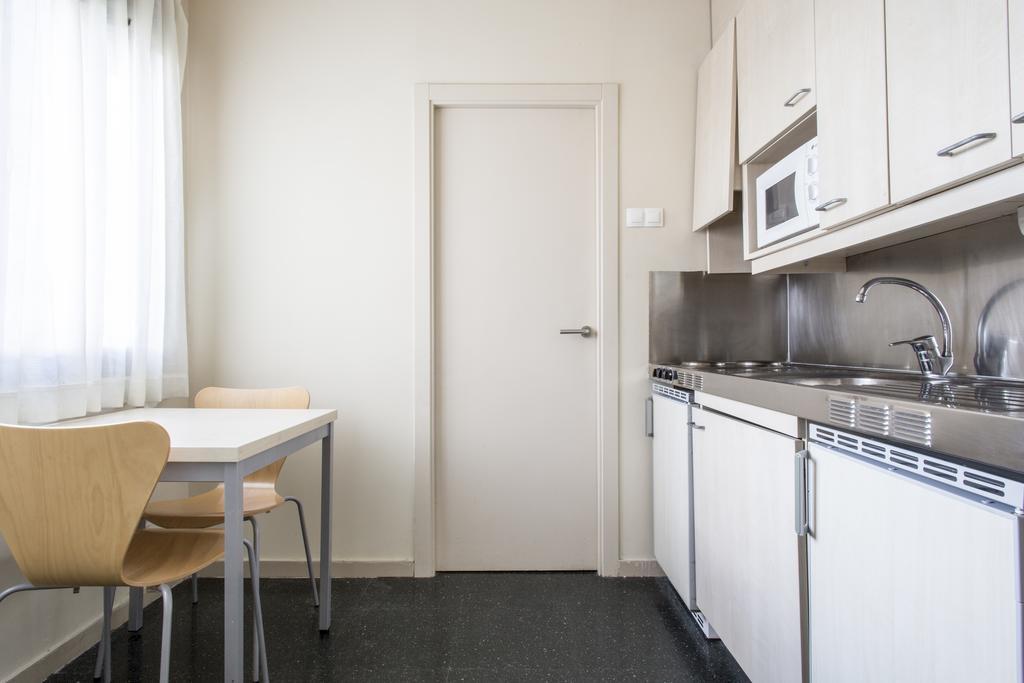 Residencia Universitaria Resa Giner De Los Rios Αλκαλά ντε Ενάρες Εξωτερικό φωτογραφία