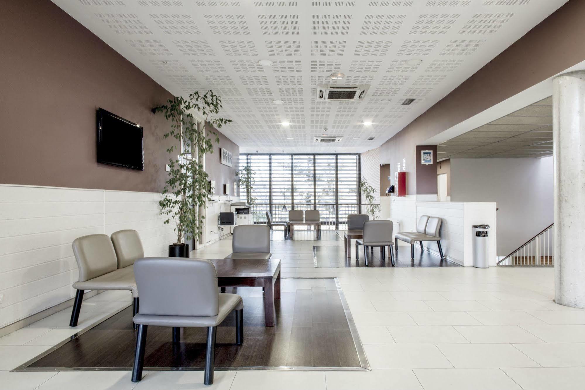 Residencia Universitaria Resa Giner De Los Rios Αλκαλά ντε Ενάρες Εξωτερικό φωτογραφία