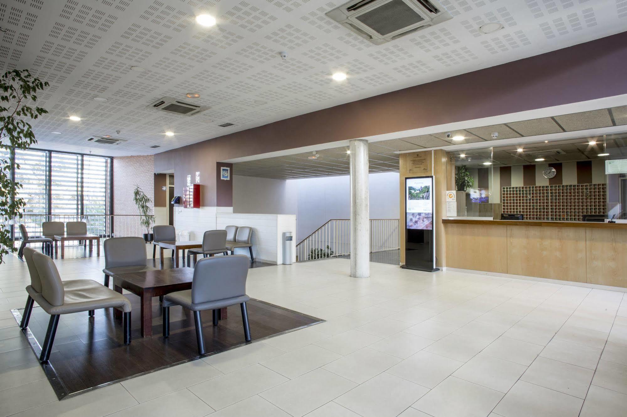 Residencia Universitaria Resa Giner De Los Rios Αλκαλά ντε Ενάρες Εξωτερικό φωτογραφία