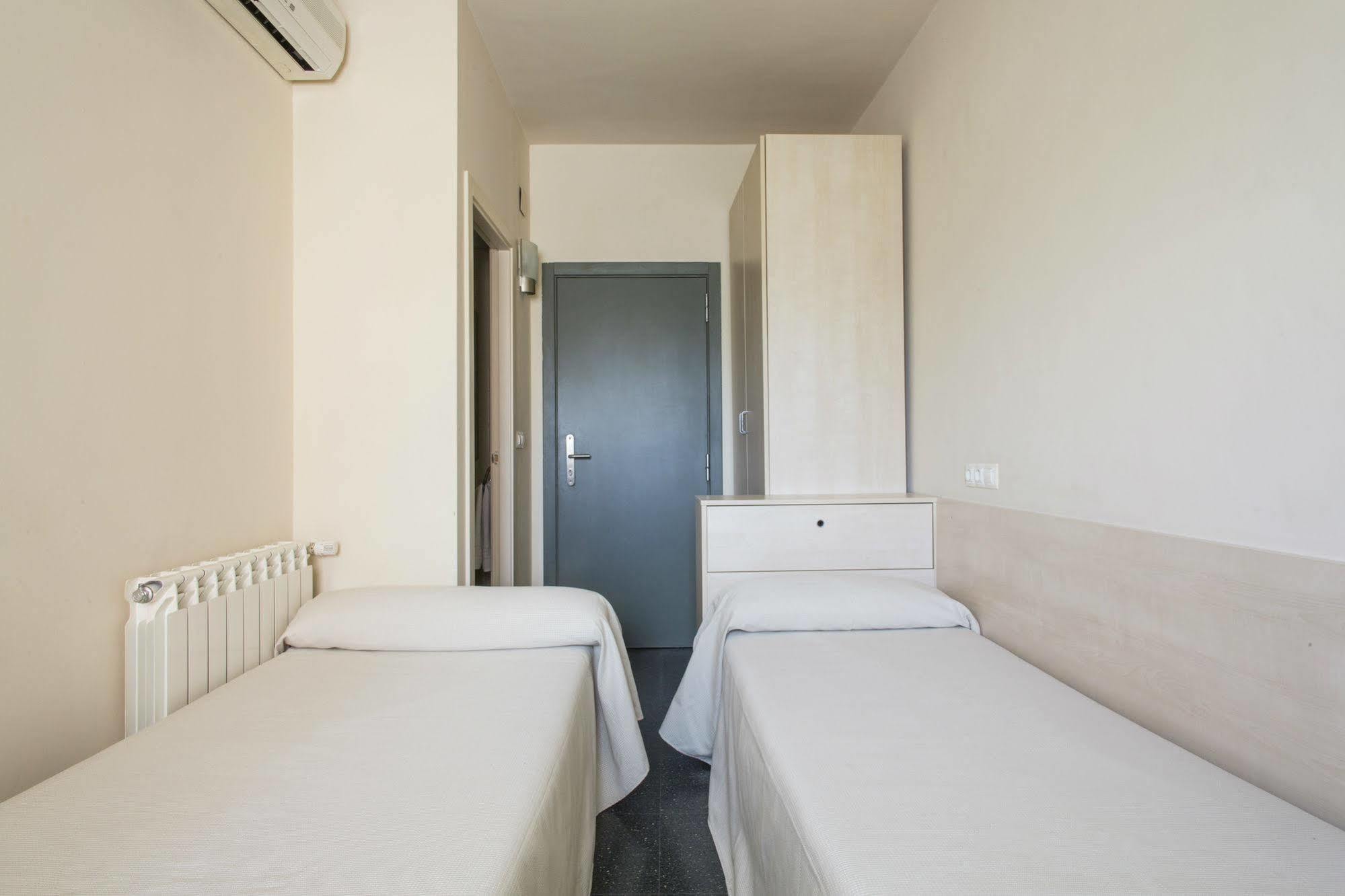 Residencia Universitaria Resa Giner De Los Rios Αλκαλά ντε Ενάρες Εξωτερικό φωτογραφία