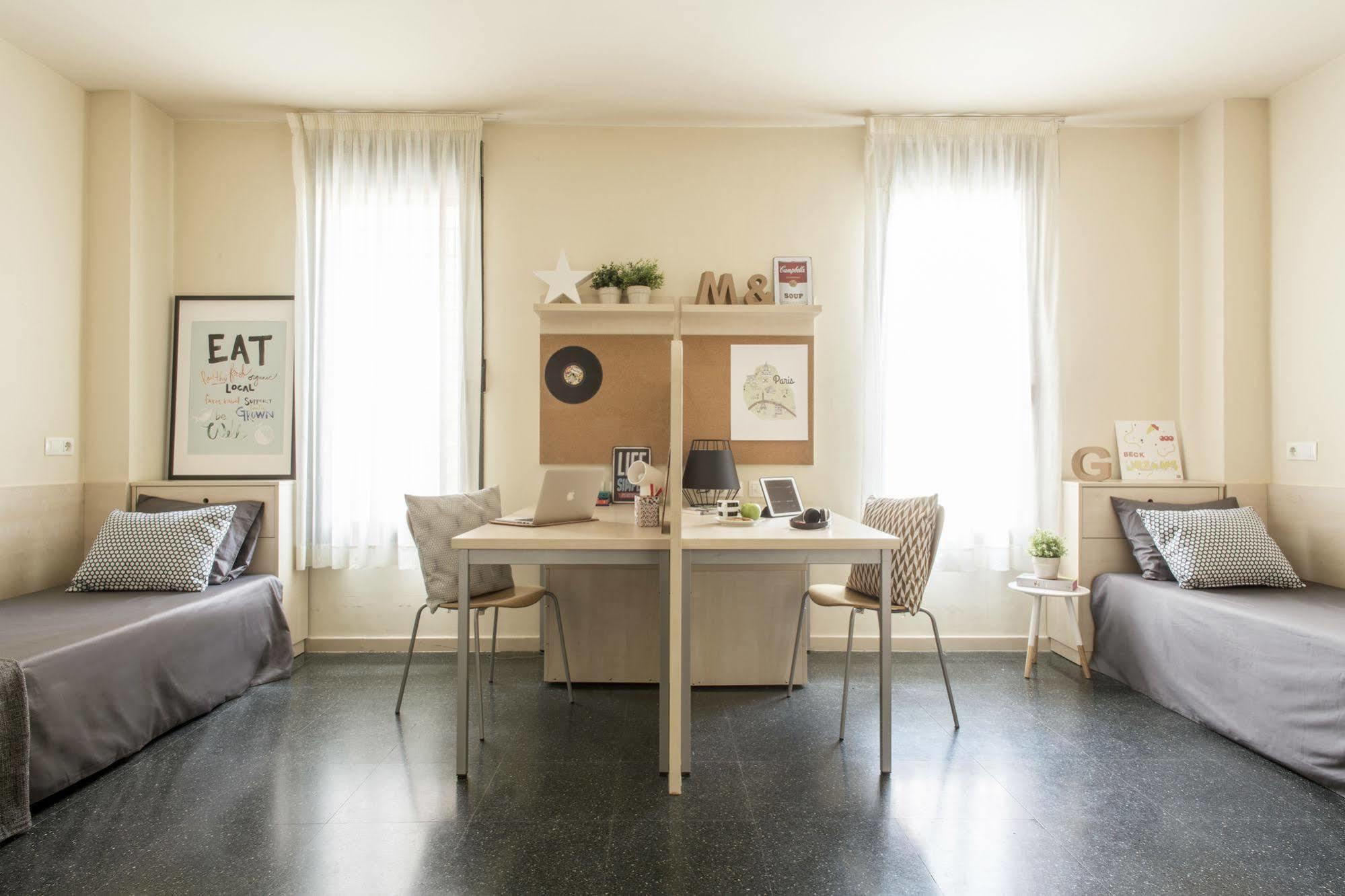 Residencia Universitaria Resa Giner De Los Rios Αλκαλά ντε Ενάρες Εξωτερικό φωτογραφία