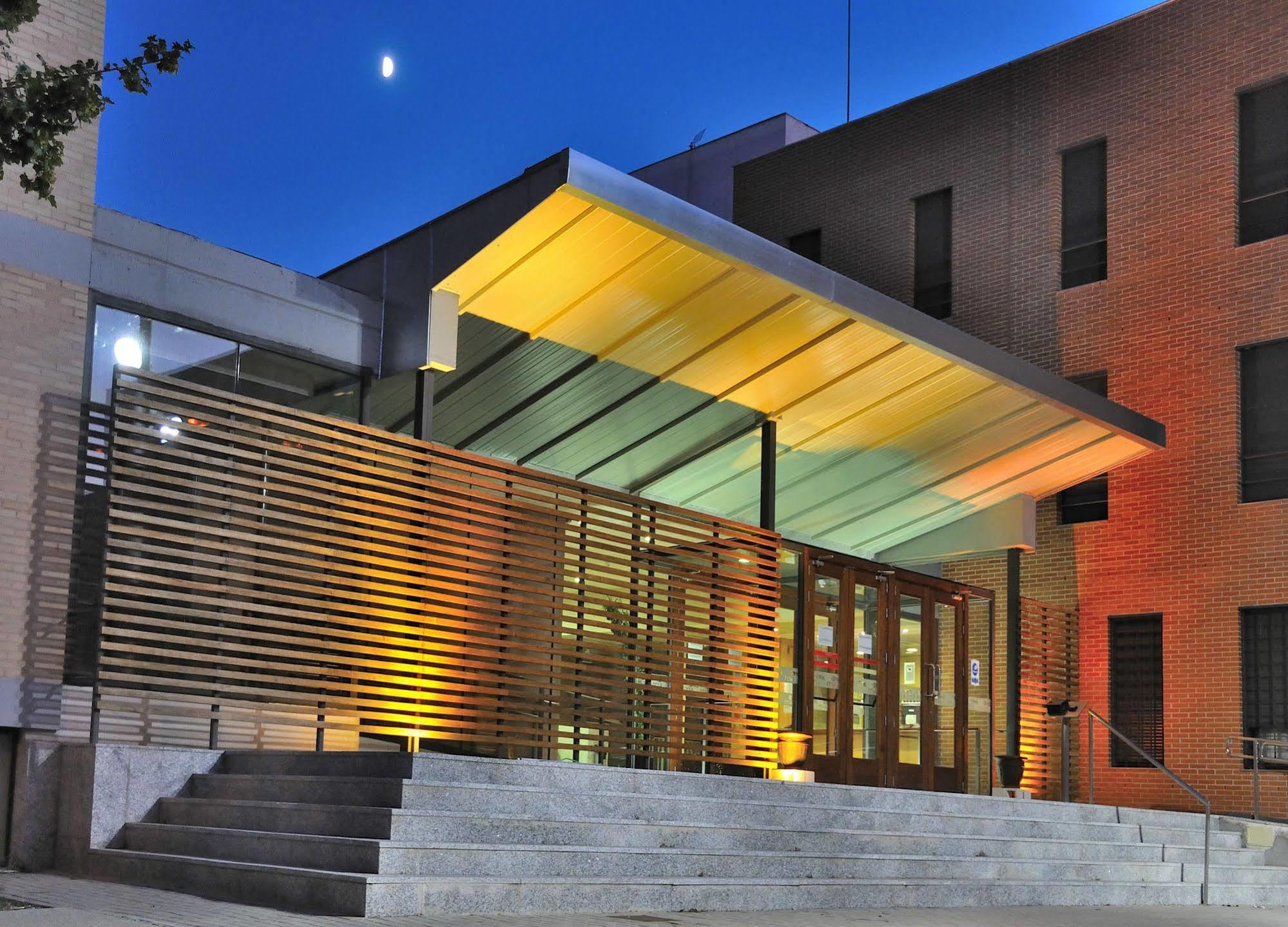 Residencia Universitaria Resa Giner De Los Rios Αλκαλά ντε Ενάρες Εξωτερικό φωτογραφία