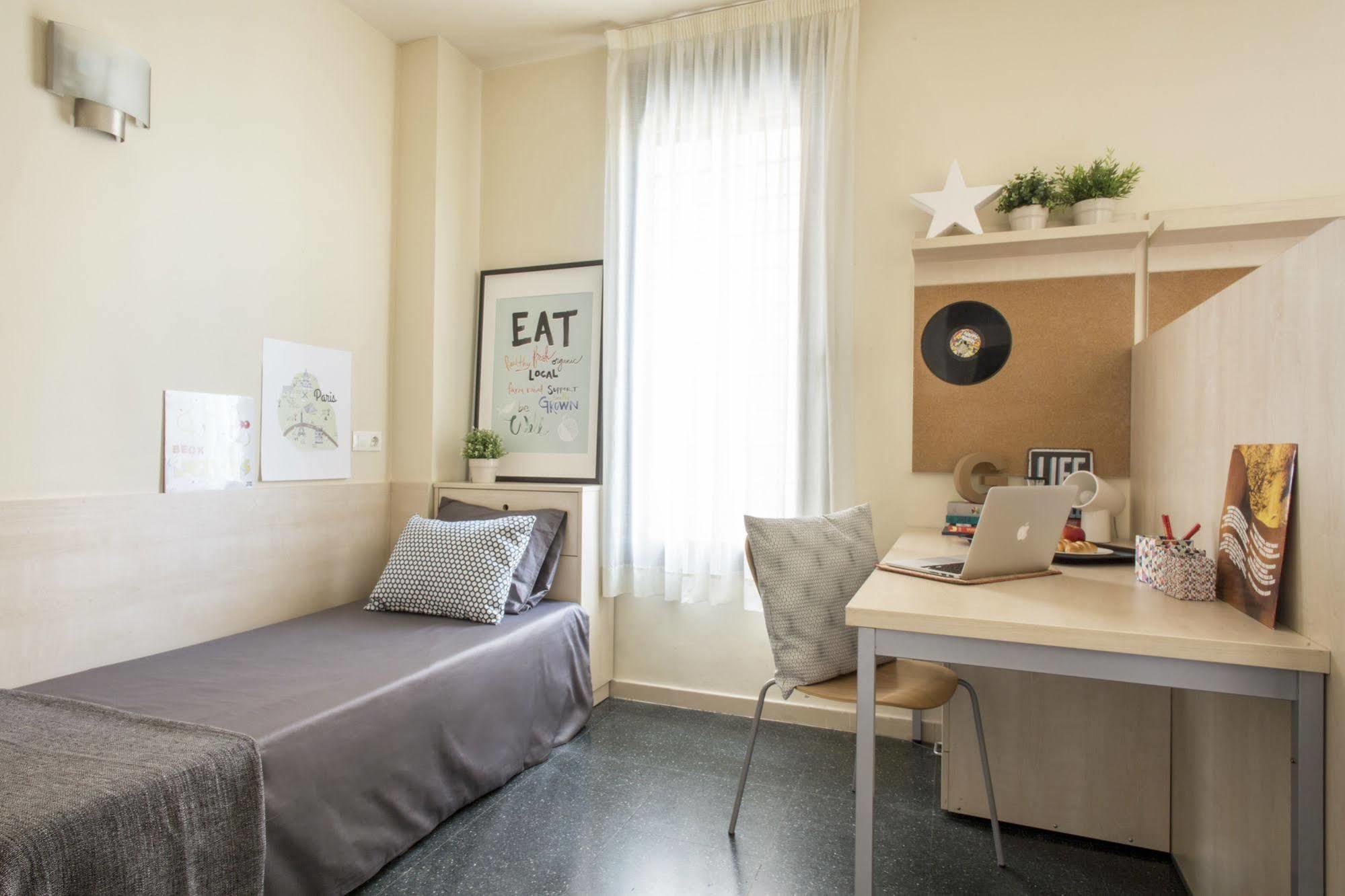 Residencia Universitaria Resa Giner De Los Rios Αλκαλά ντε Ενάρες Εξωτερικό φωτογραφία