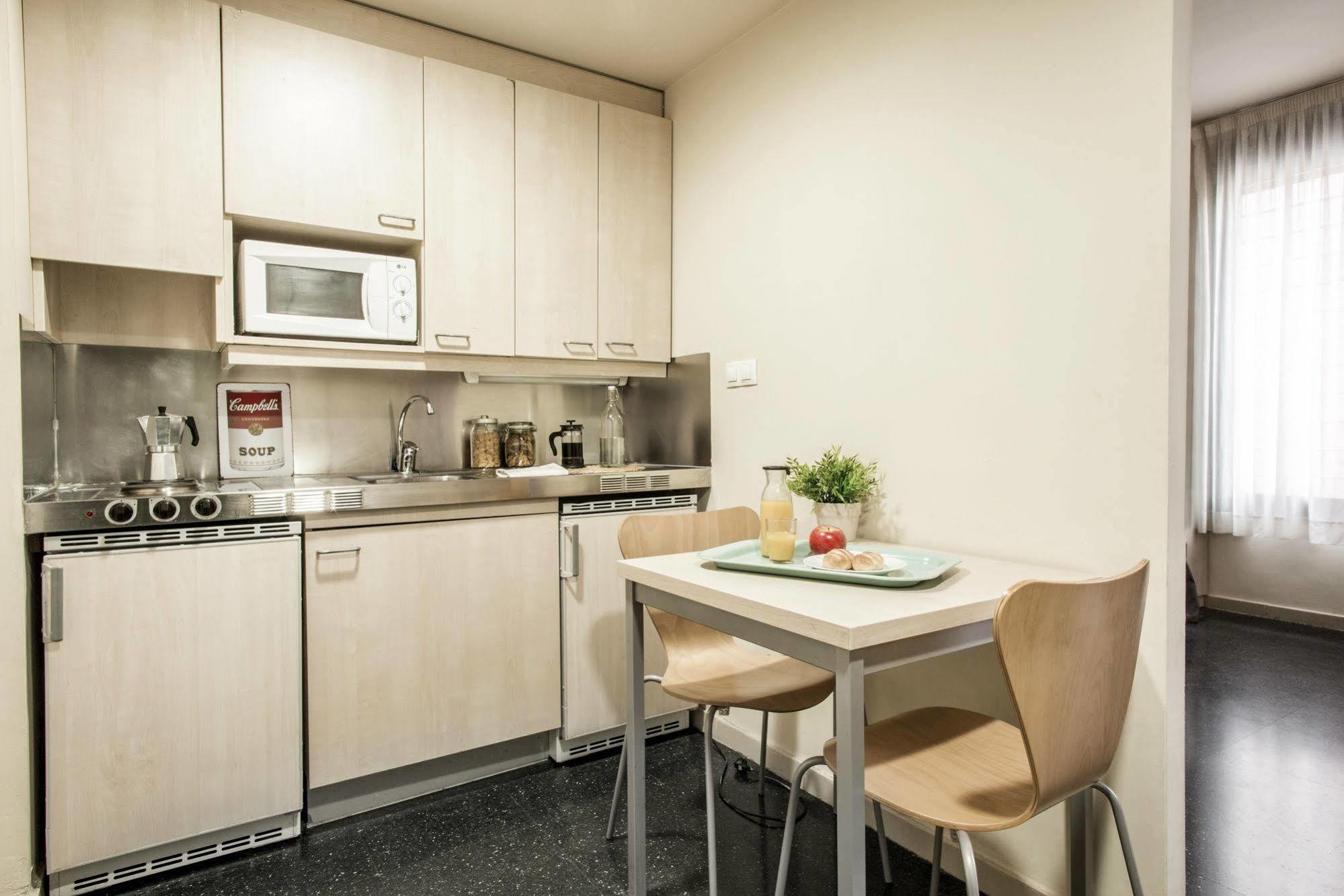 Residencia Universitaria Resa Giner De Los Rios Αλκαλά ντε Ενάρες Εξωτερικό φωτογραφία