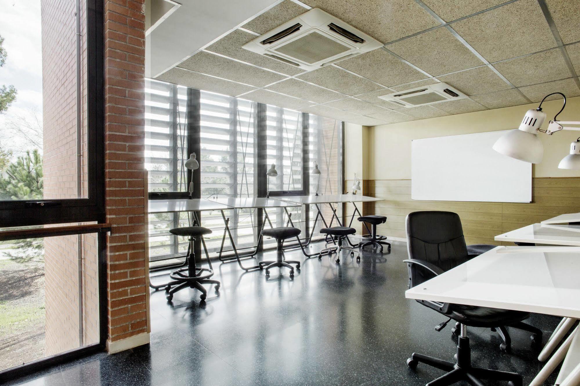 Residencia Universitaria Resa Giner De Los Rios Αλκαλά ντε Ενάρες Εξωτερικό φωτογραφία